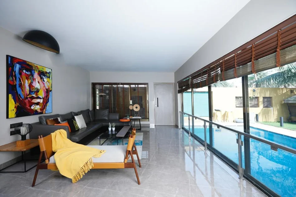 Valsad Outhouse I Vibrant Retreat